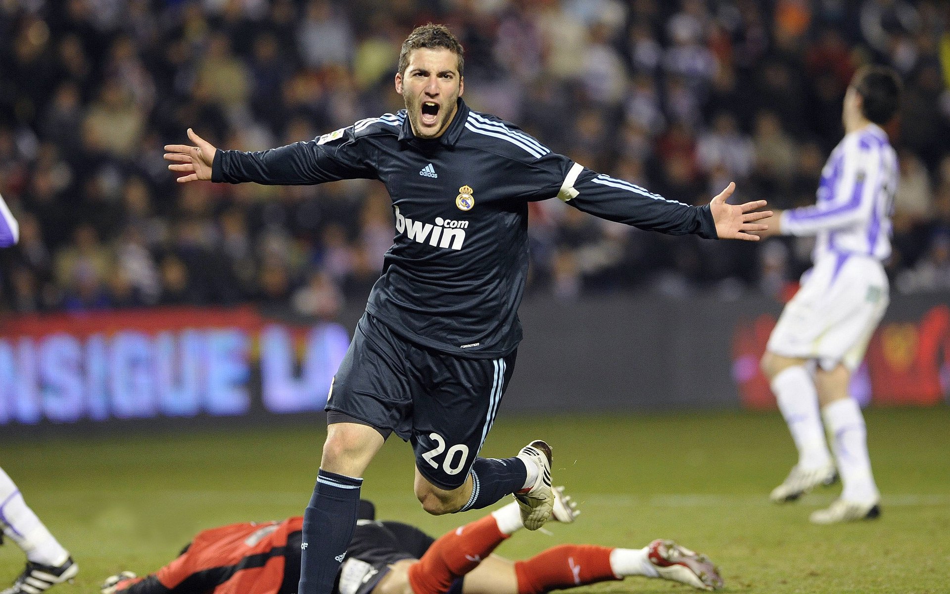 赛季中迭出新人奖引发对新秀培养的关注，新人奖入围效果图